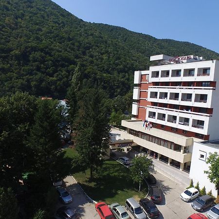 Hotel Domogled Băile Herculane エクステリア 写真