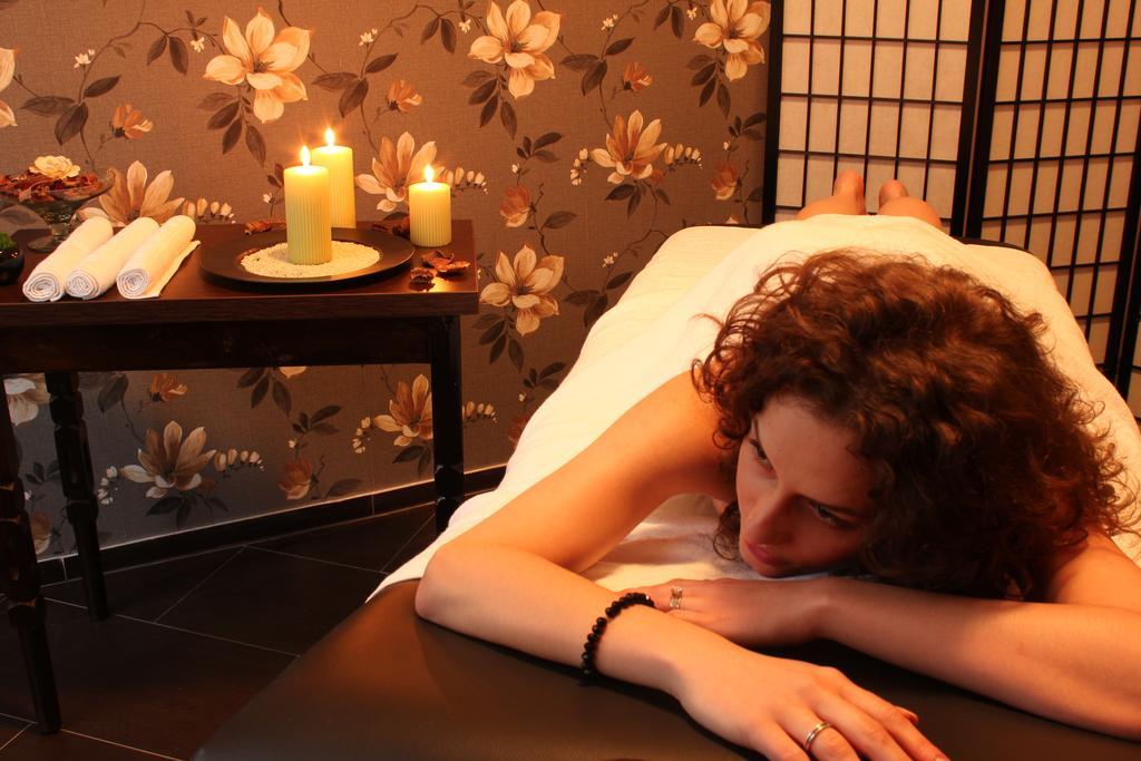 Hotel Domogled Băile Herculane エクステリア 写真