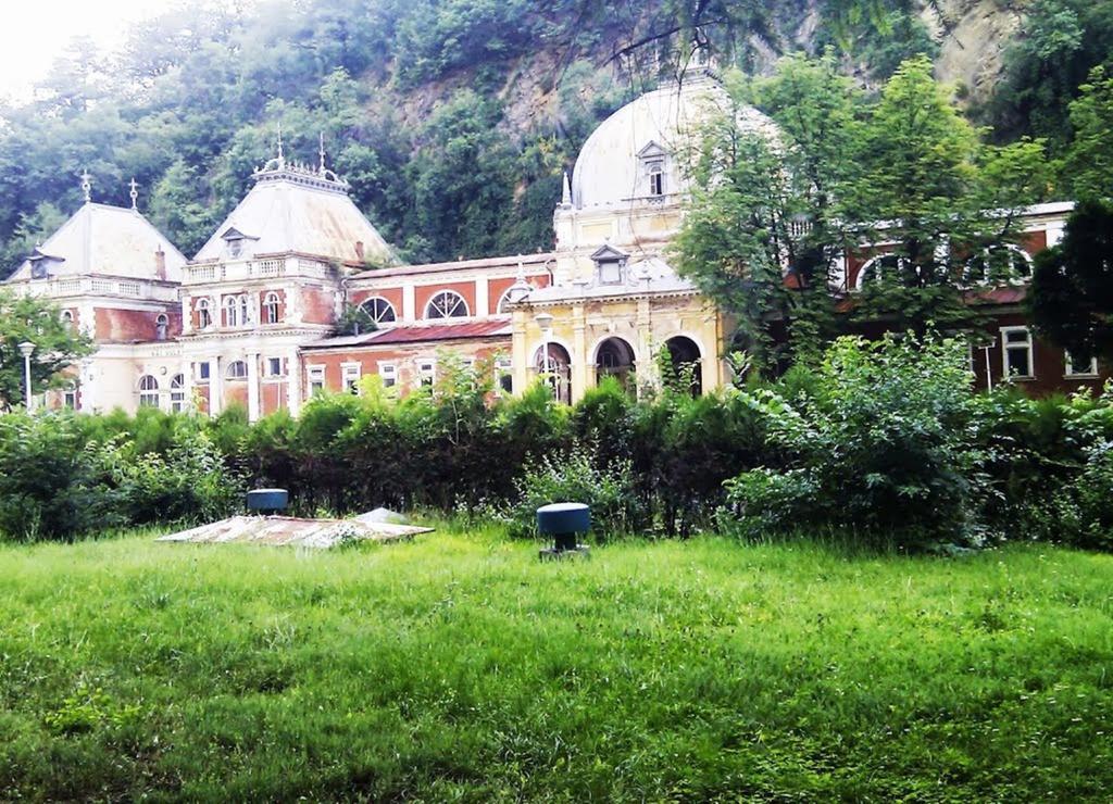 Hotel Domogled Băile Herculane エクステリア 写真