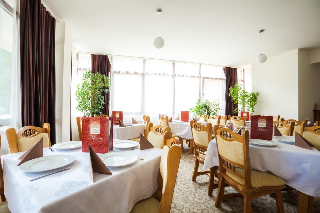 Hotel Domogled Băile Herculane エクステリア 写真