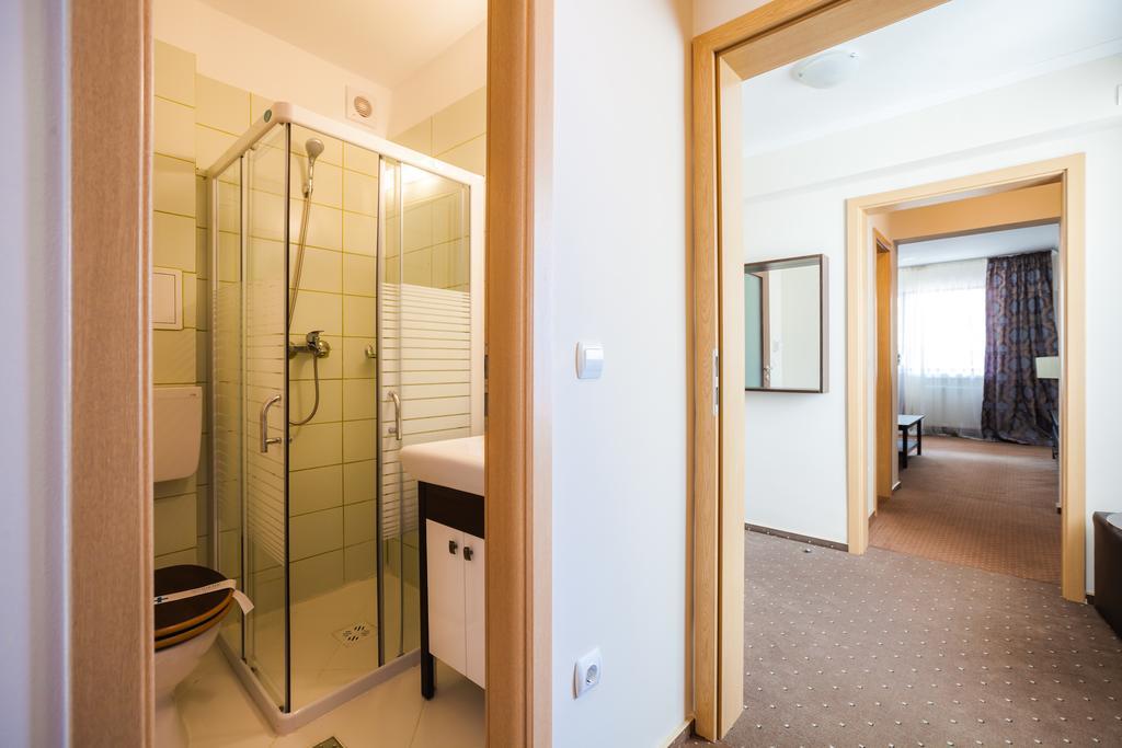 Hotel Domogled Băile Herculane エクステリア 写真