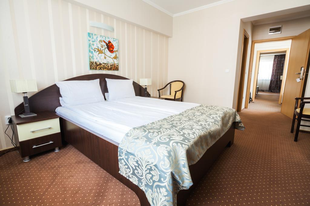 Hotel Domogled Băile Herculane エクステリア 写真