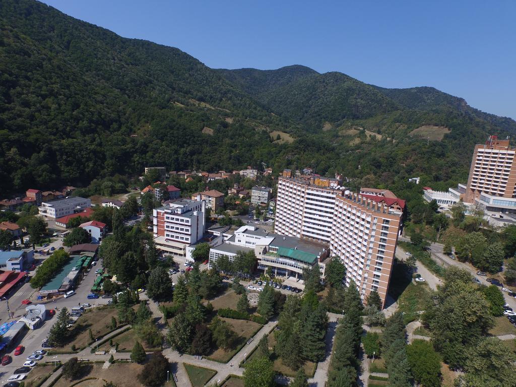 Hotel Domogled Băile Herculane エクステリア 写真